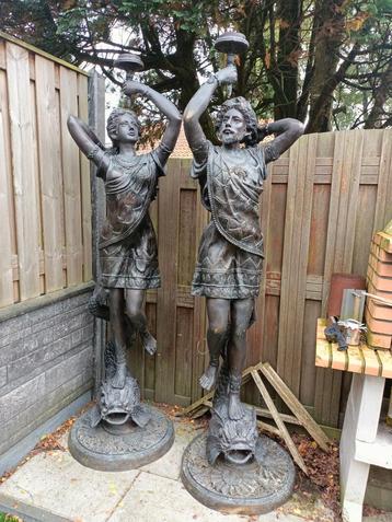 2 Grote gesigneerde bronzen beelden/lampen

L.STEINER beschikbaar voor biedingen