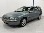 Volvo V70 2.4 Comfort Line AUTOMAAT / LEER / APK 01-2027, Auto's, Volvo, 2435 cc, 1533 kg, 170 pk, Traction-control