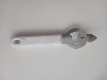 Fles- en blikopener beschikbaar voor biedingen