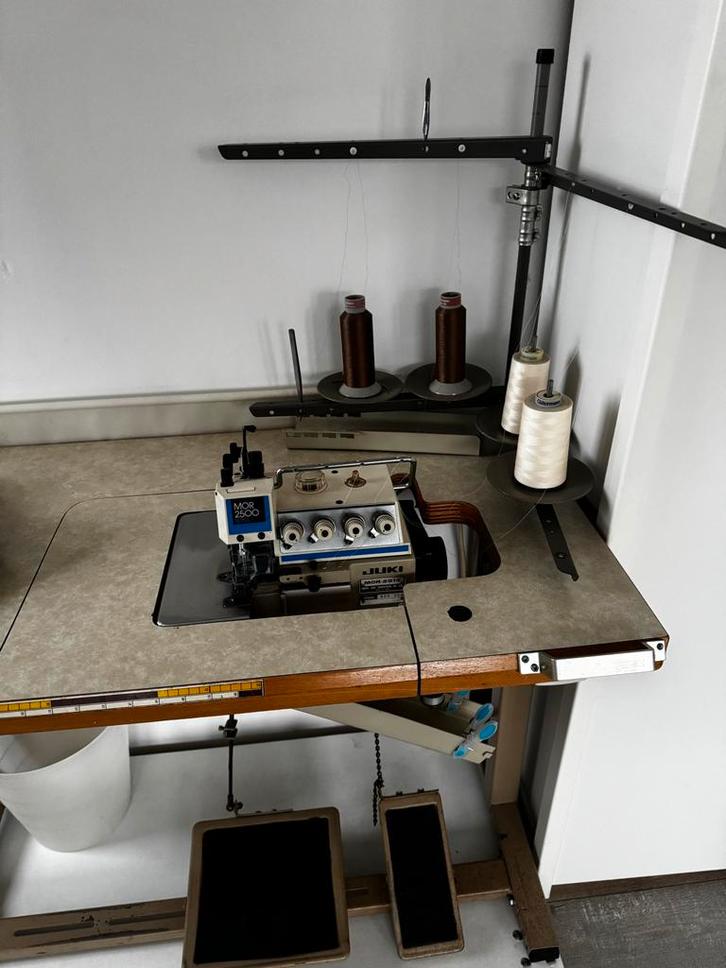 Industriële JUKI Lockmachine MOR-2514, Hobby en Vrije tijd, Naaimachines en Toebehoren, Gebruikt, Lockmachine, Overige merken