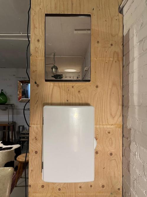 Vintage design medicijnkastje, badkamerkastje, wandkastje, Huis en Inrichting, Badkamer | Badkamermeubels, Gebruikt, Ophalen
