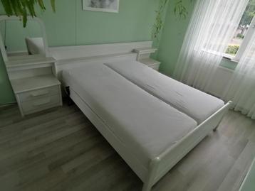 Bed ombouw (zonder matrassen of lattenbodems) 