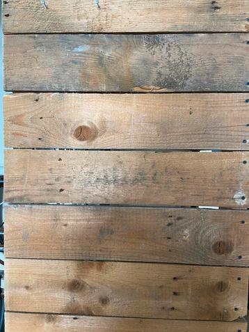Meerdere maten “sloophouten” planken beschikbaar voor biedingen