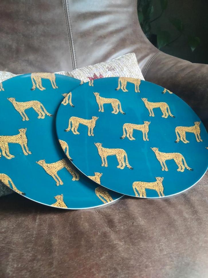 Twee grote cheetah borden van Fabienne Chapot (ruilen), Huis en Inrichting, Keuken | Servies, Gebruikt, Bord(en), Overige stijlen