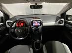 Toyota Aygo 1.0 VVT-i x-play | Airco | Camera | Dealer onder, Auto's, Stof, Gebruikt, Euro 6, Start-stop-systeem