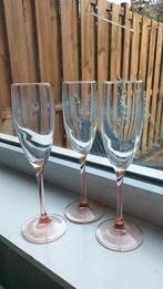3 Luminarc France champagne glazen met roze voet Vintage, Ophalen of Verzenden, Zo goed als nieuw, Overige typen