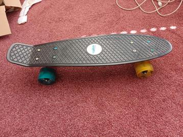 Skateboard pennyboard met lichtgevende wieltjes  beschikbaar voor biedingen