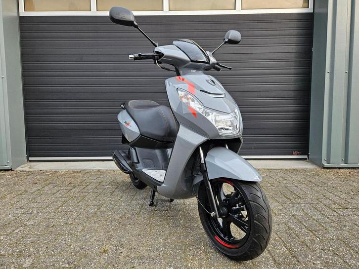 PEUGEOT KISBEE RS 4T E4 BROM BJ 05-2021 NARDO GREY 11500KM, Fietsen en Brommers, Brommers | Tuning en Styling, Zo goed als nieuw