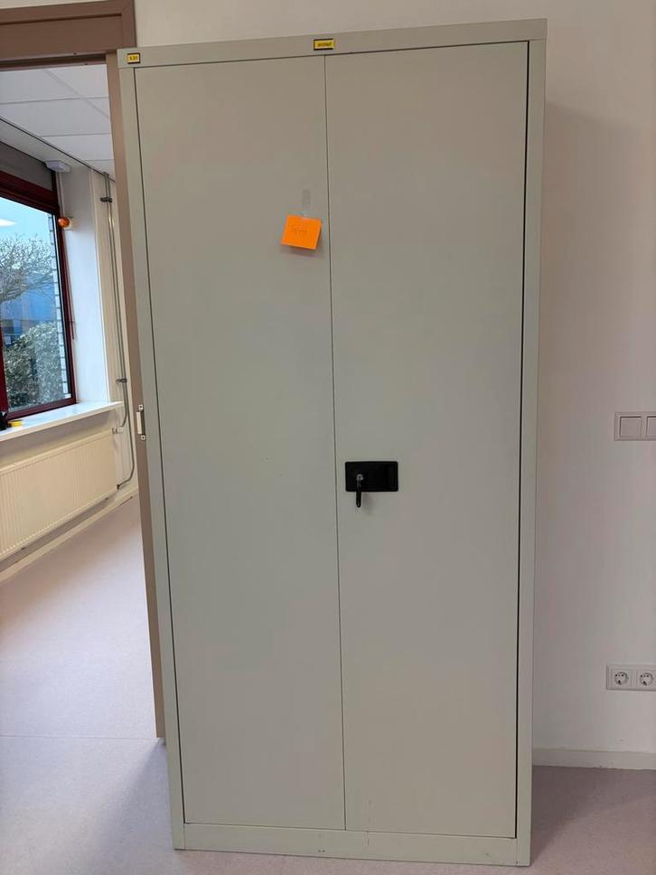 Stalen kast met legborden, Huis en Inrichting, Bureaus, Gebruikt, In hoogte verstelbaar, Ophalen