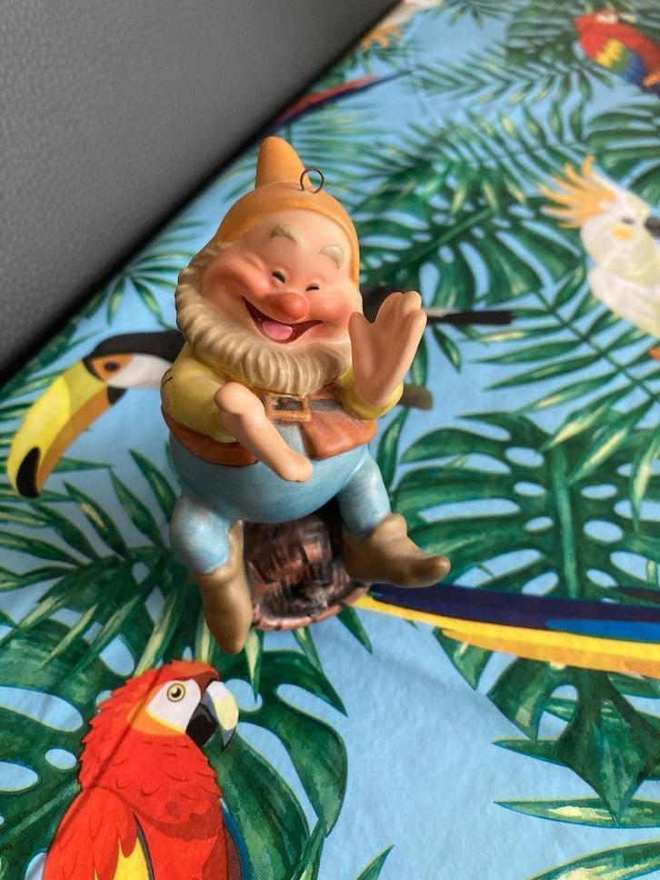 WDCC SNOW WHITE Happy ( sneeuwwitje ) ornament, Verzamelen, Disney, Beeldje of Figuurtje, Sneeuwwitje of Doornroosje, Ophalen of Verzenden