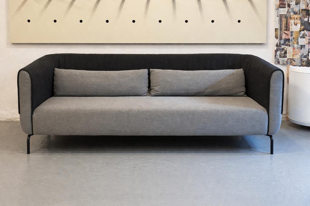 DESIGN BANK - UNIEK MODEL (MOET WEG IVM VERHUIZING), Huis en Inrichting, Banken | Bankstellen, Ophalen, Modern scandinavisch, Driepersoons