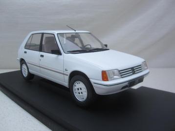 Peugeot 205 Lacoste 1984  1:18 MCG beschikbaar voor biedingen
