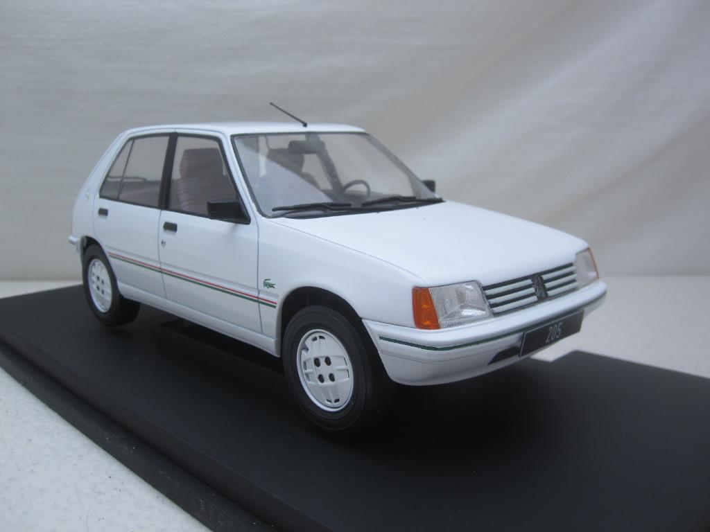 ≥ Peugeot 205 Lacoste 1984 1:18 MCG — Modelauto's | 1:18