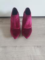 Sacha Rode Velvet Hakken Maat 39/40, Kleding | Dames, Schoenen, Ophalen of Verzenden, Gedragen, Rood, Pumps
