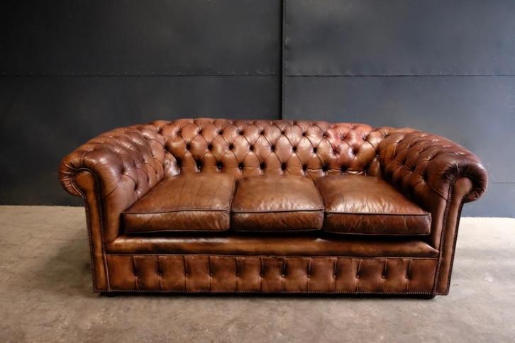 traditioneel Engelse Chesterfield bank, Huis en Inrichting, Banken | Sofa's en Chaises Longues, Gebruikt, Tweepersoons, 150 tot 200 cm