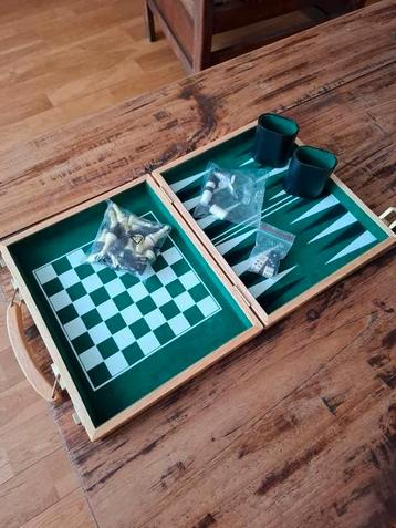 Schitterende schaak/backgammon set beschikbaar voor biedingen