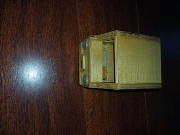 Houten Speelgoed Auto met Openende Deur beschikbaar voor biedingen