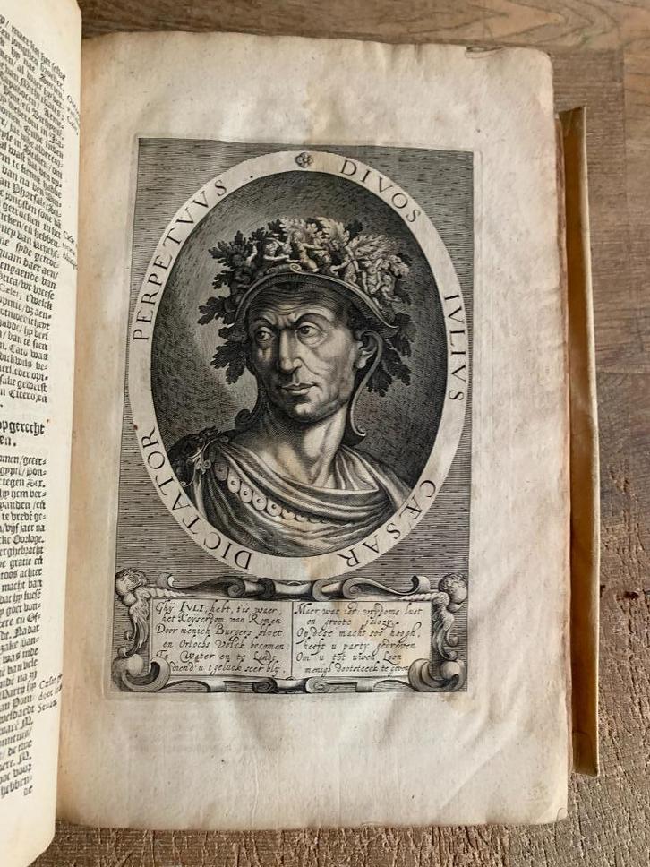 Sleidanus Boecken van de vier Monarchien 1612 perkament, Antiek en Kunst, Antiek | Boeken en Bijbels, Ophalen of Verzenden