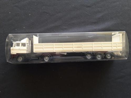 DAF 2800 Turbo trekker met open oplegger Verem / Solido, Hobby en Vrije tijd, Modelauto's | Overige schalen, Zo goed als nieuw