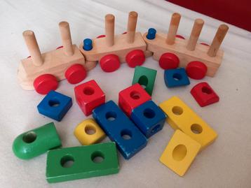 Houten Trein met Blokken - Leuk Speelgoed! beschikbaar voor biedingen