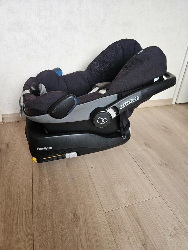Maxi cosi Pebble Isofix met of zonder FamilyFix base, Kinderen en Baby's, Autostoeltjes, Gebruikt, Maxi-Cosi, 0 t/m 13 kg, Isofix
