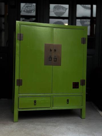 Vintage groene chinese kast beschikbaar voor biedingen