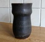 Loré Beesel vintage vaas donkerbruin Nederlands keramiek, Gebruikt, Overige kleuren, Aardewerk of Porselein, Ophalen of Verzenden