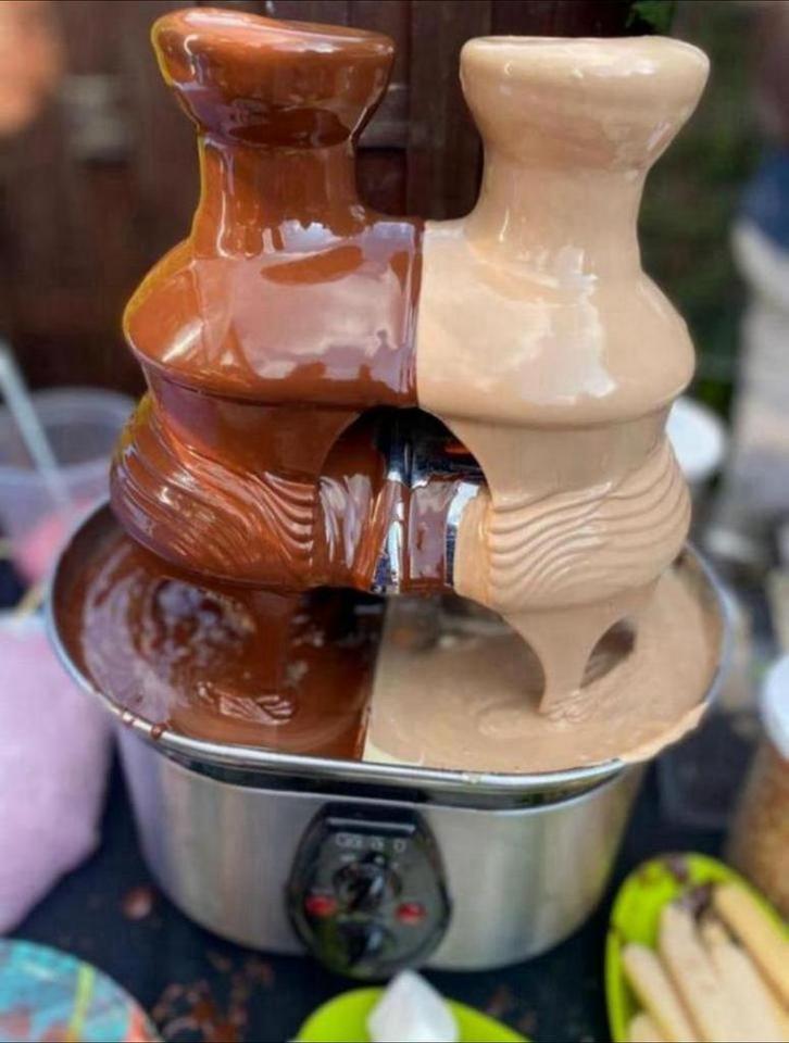 Chocolade fontein chocoladefontein voor 7,50 per dag, Hobby en Vrije tijd, Feestartikelen | Verhuur, Zo goed als nieuw, Ophalen of Verzenden