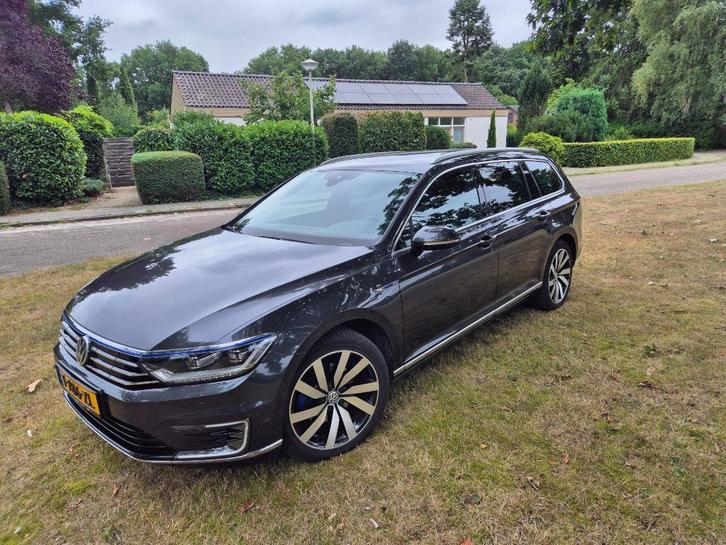 Volkswagen Passat 1.4 TSI Phev 218pk 6-DSG 2018 Grijs, Auto's, Volkswagen, Particulier, Passat, Achteruitrijcamera, Adaptieve lichten