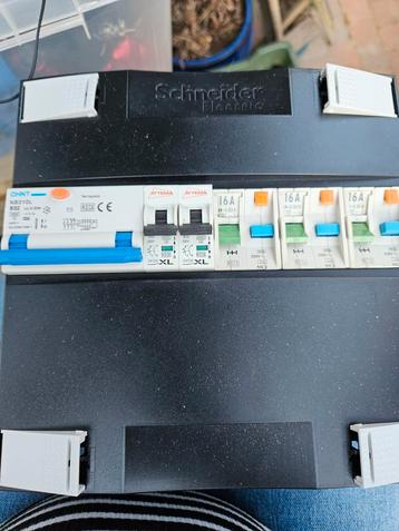Schneider electric (gebruikt)  beschikbaar voor biedingen
