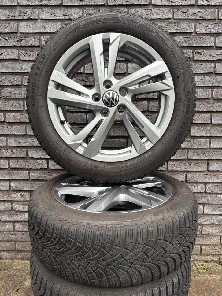 VW Polo 2G 'Valencia' 16 inch R-line Goodyear Winterbanden, Auto-onderdelen, Banden en Velgen, Banden en Velgen, Winterbanden