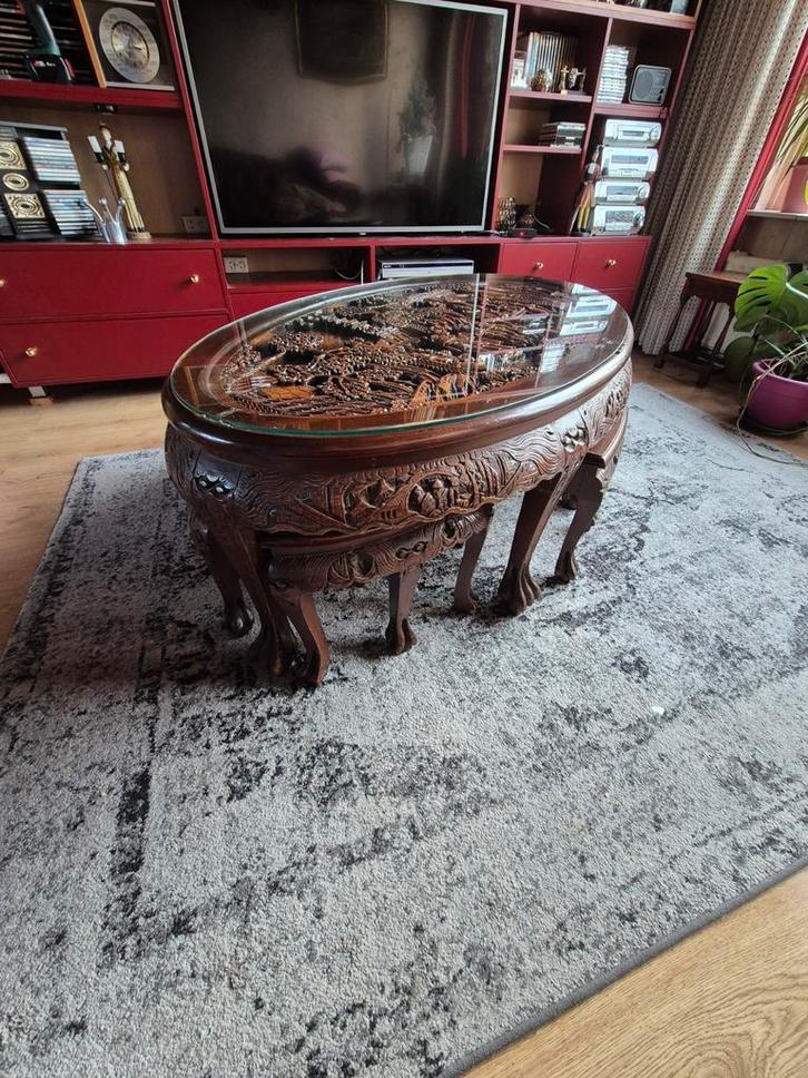 Oosterse salontafel met krukjes en houtsnijwerk, Antiek en Kunst, Kunst | Overige Kunst, Ophalen