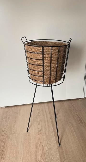 Plantenstandaard zwart beschikbaar voor biedingen