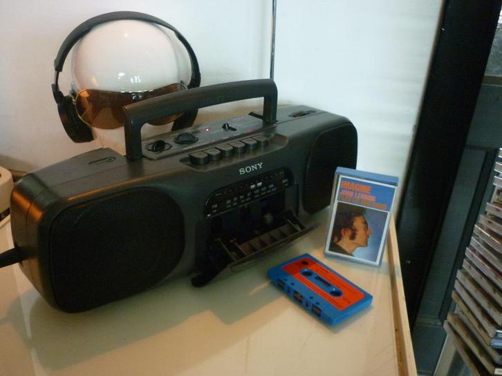 Sony CFS-B11 stereo radio cassette speler/recorder Japan '94, Audio, Tv en Foto, Radio's, Zo goed als nieuw, Met cd-speler, Ophalen of Verzenden