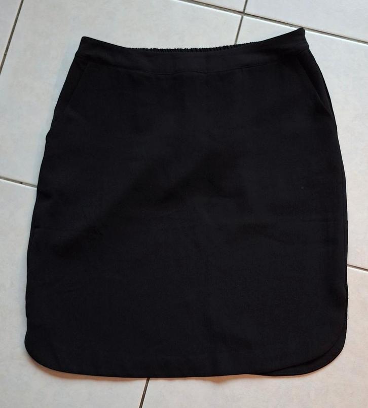 zwarte rok, maat 44 ( Costes) knielengte, Kleding | Dames, Rokken, Zo goed als nieuw, Maat 42/44 (L), Zwart, Knielengte, Ophalen of Verzenden