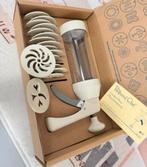 The Pampered Chef Cookie Press + 16 schijven Koekjespers, Nieuw, Ophalen of Verzenden, H, H