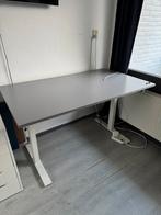 IKEA elektrisch verstelbaar grijs bureau (staan/zit), Huis en Inrichting, Bureaus, Ophalen, Elektrisch, Zo goed als nieuw, Stabureau