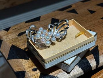 Mikimoto Zilveren Broche met akoya parels ( 6 - 8 mm ) beschikbaar voor biedingen