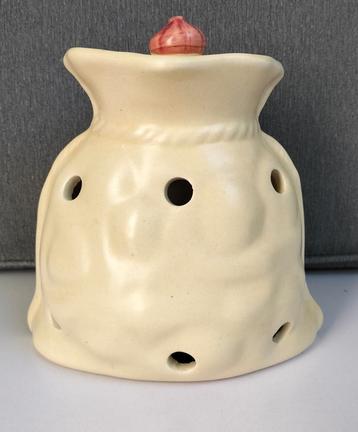 Knoflook pot met deksel  beschikbaar voor biedingen