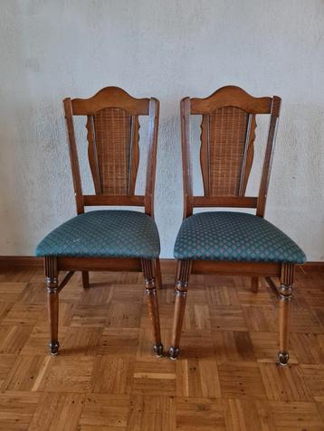 2 Eiken Eetkamerstoelen - Rotterdam Ommoord beschikbaar voor biedingen