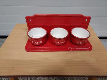Oud Rood Emaille Zand Zeep Soda Stel beschikbaar voor biedingen