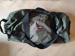 Eastpak USA Legergroen, groot stevig, wielen., Sieraden, Tassen en Uiterlijk, Tassen | Reistassen en Weekendtassen, 30 cm of meer