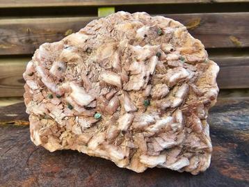 Roze dolomiet met malachiet beschikbaar voor biedingen