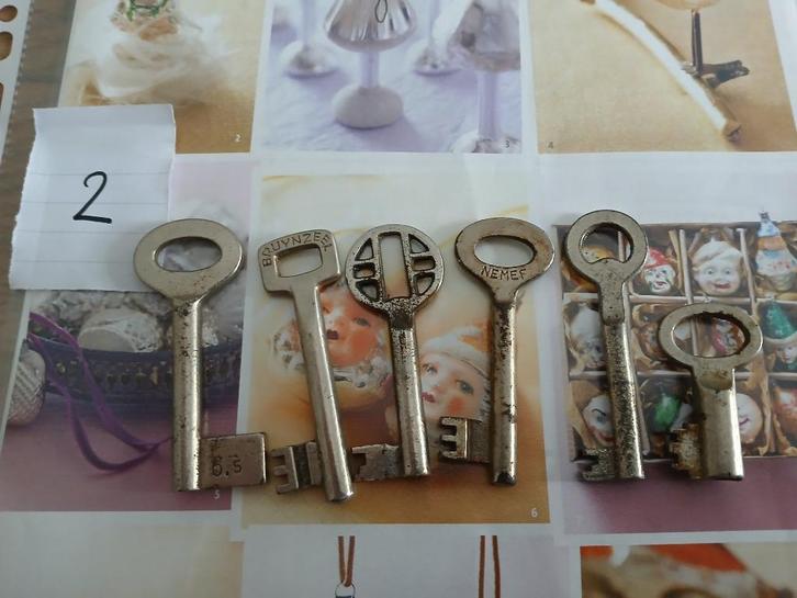 antieke sleutels 6 stuks (adv-2) brocante, Antiek en Kunst, Curiosa en Brocante, Ophalen of Verzenden