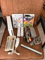 Nintendo spelcomputer Wii, Ophalen of Verzenden, Gebruikt, Met 3 controllers of meer, Met games