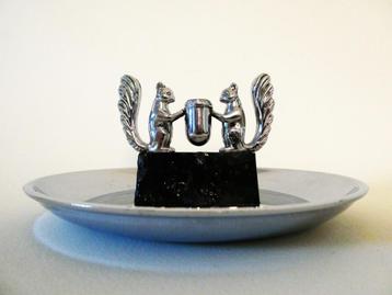 Hamilton chromen eekhoorn asbak met sigarettendover beschikbaar voor biedingen