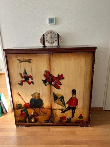Vintage Kinderkast  beschikbaar voor biedingen