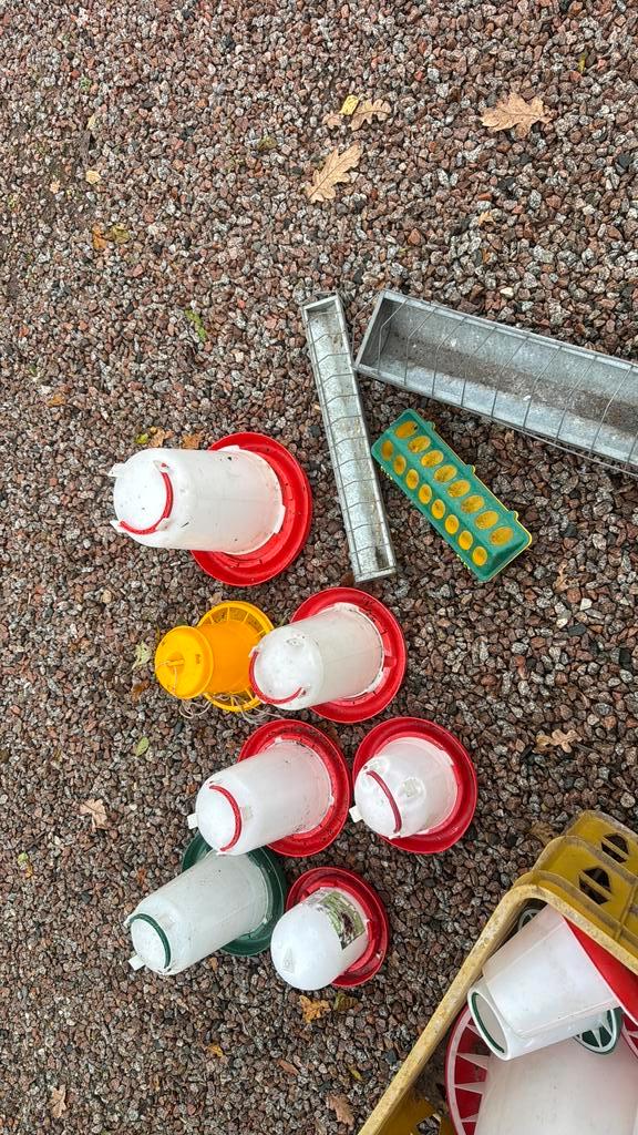 Drink- en voerbakken kippen, Dieren en Toebehoren, Pluimvee | Toebehoren, Gebruikt, Drinken en Voederen, Ophalen