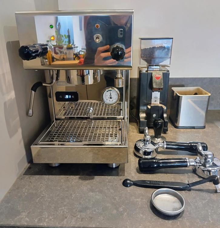 Profitec espressomachine met Eureka koffiemolen, Witgoed en Apparatuur, Koffiezetapparaten, Gebruikt, Gemalen koffie, Koffiebonen