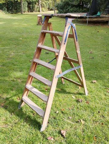 antieke houten trap schilderstrap beschikbaar voor biedingen